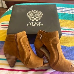 Vince Camuto beautiful open toe booties.size 8
